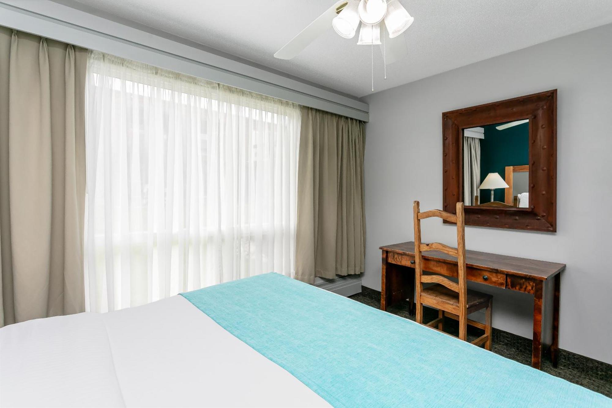 Tonquin Inn Jasper Room photo