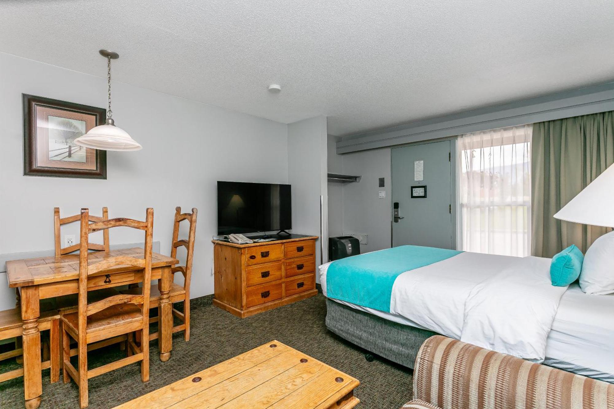 Tonquin Inn Jasper Room photo
