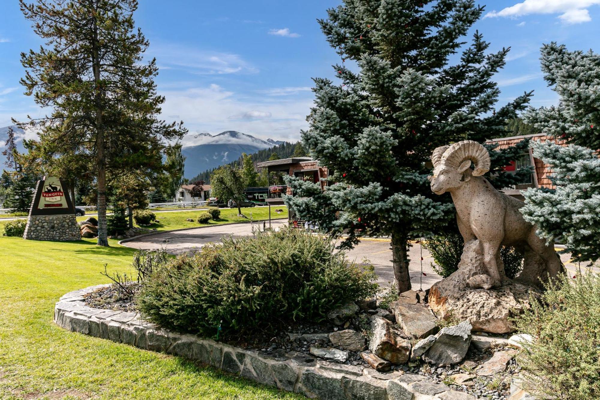 Tonquin Inn Jasper Exterior photo